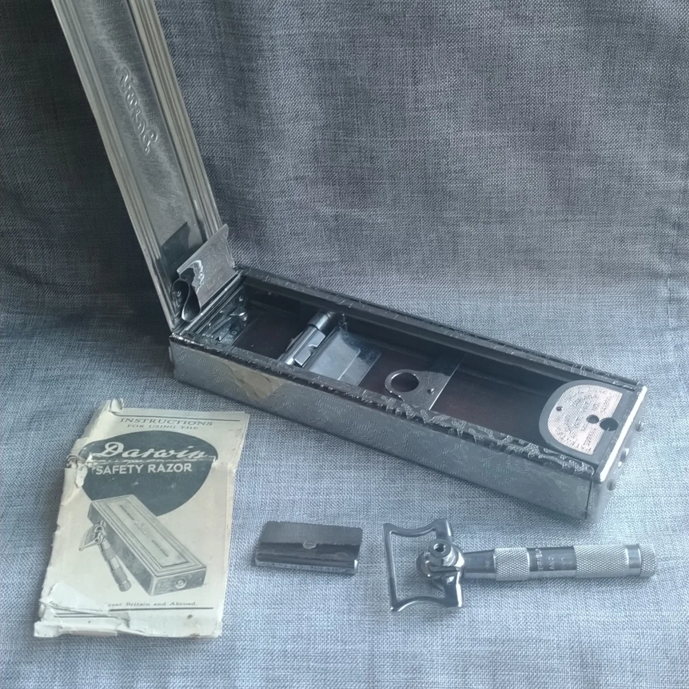 Darwin Hollow Ground Safety Razor - Picture 2 of 8
